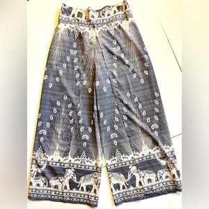 Elephant Print Women’s Bojo Yoga Gray and White Stretchy Wide-Leg Pants Size S/M